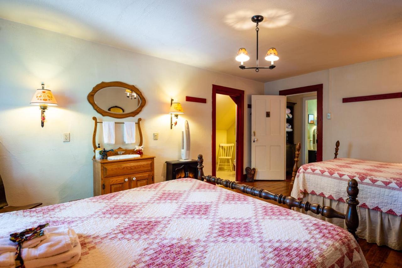 Quadruple Room with Private Bathroom